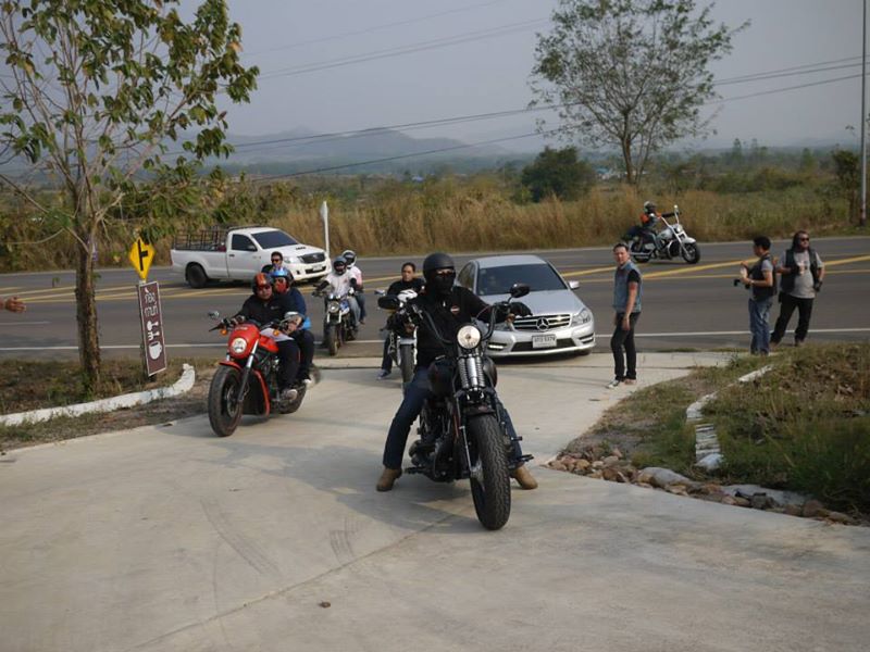 คนรักมอเตอร์ไซต์คอแห้ง มารับประทานนำ้